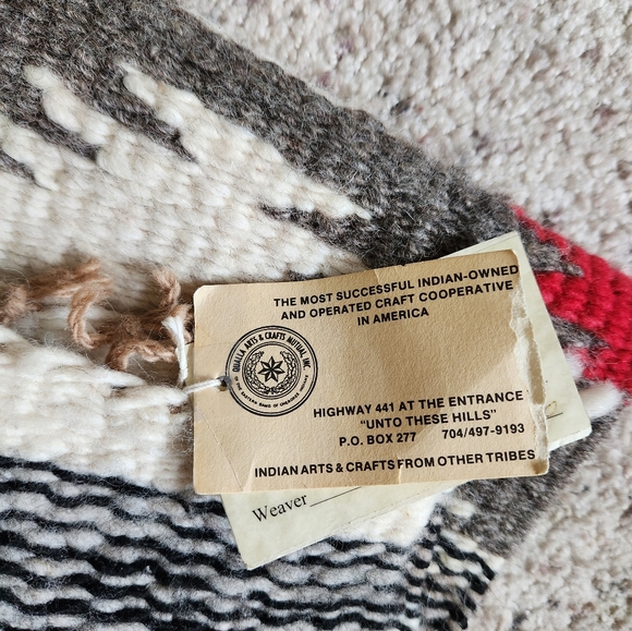 Genuine handmade Navajo rug with tags. - Picture 4 of 7